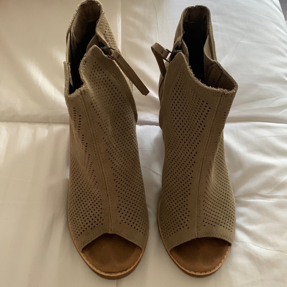 Tom’s Majorca Peep Toe Shoes Size 6.5